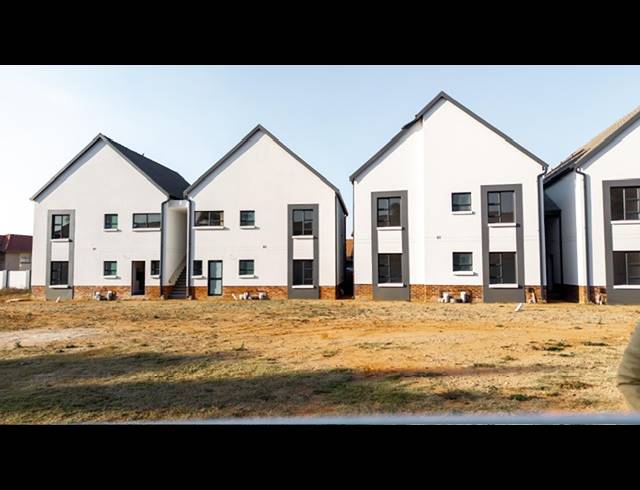 20 BEDROOM GATED ESTATE FOR SALE IN RYNFIELD